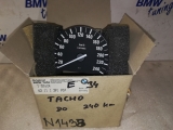 BMW 5 e34    Tachometr  KM